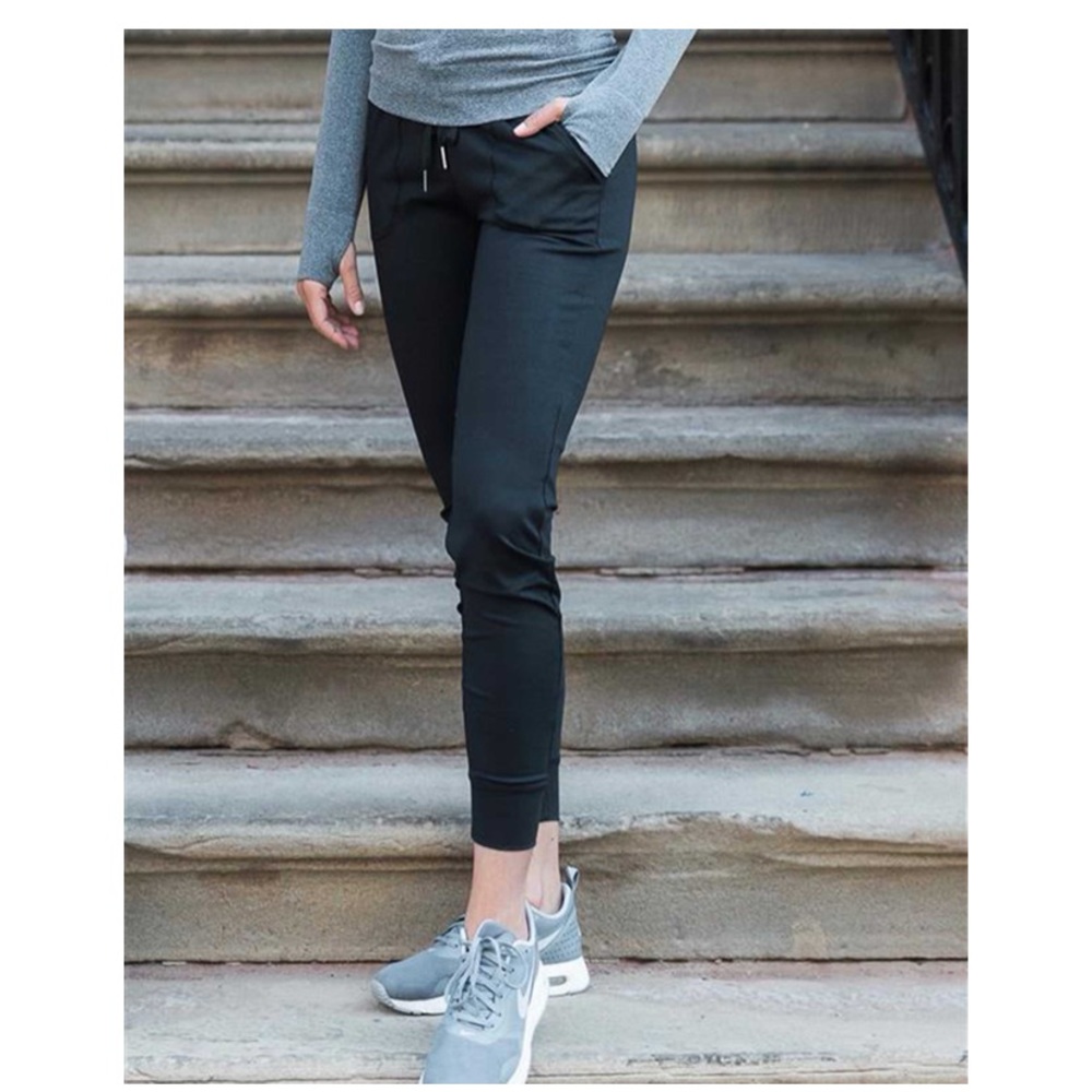 ZYIA Unwind Joggers